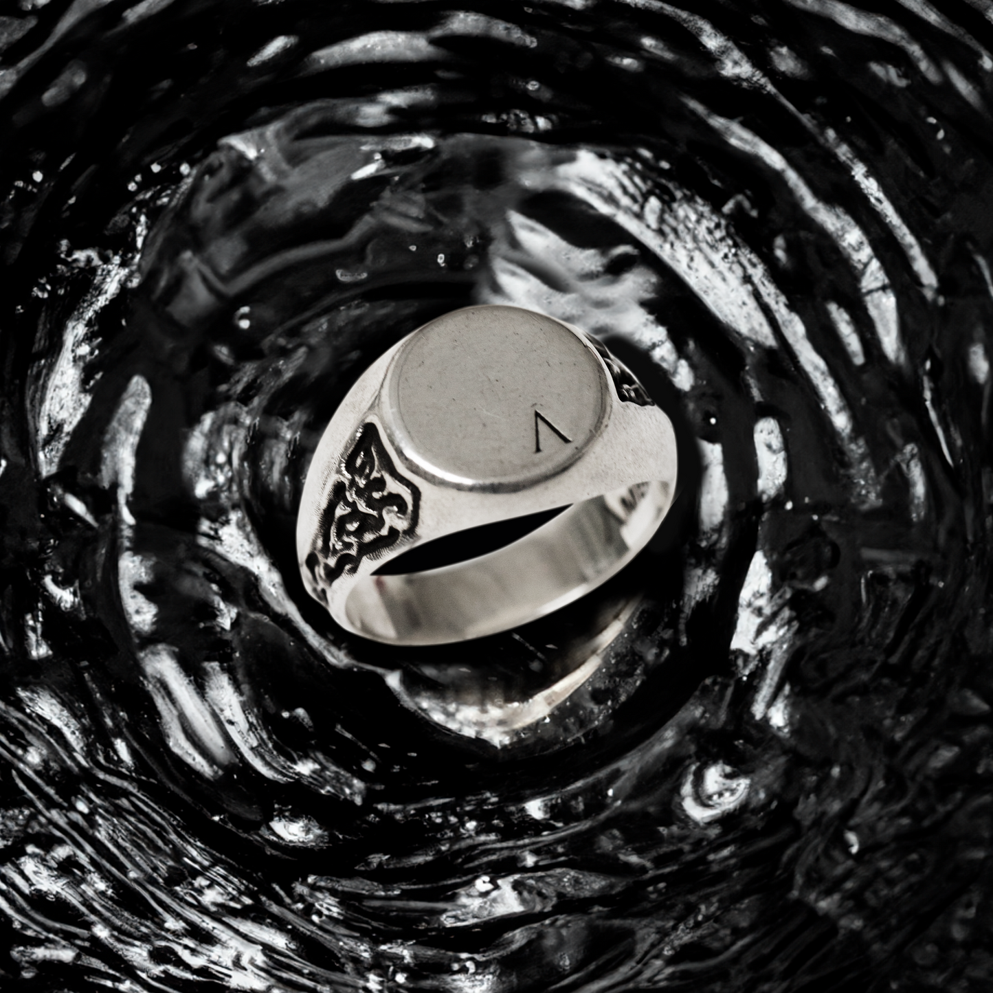 Drip Style Round Signet Ring