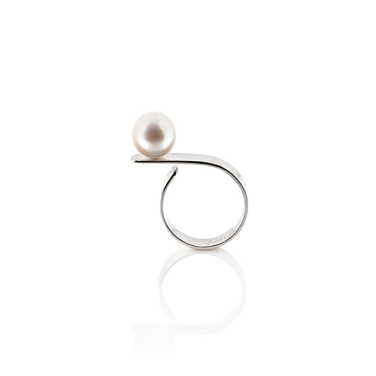 Equilibrium Pearl Ring