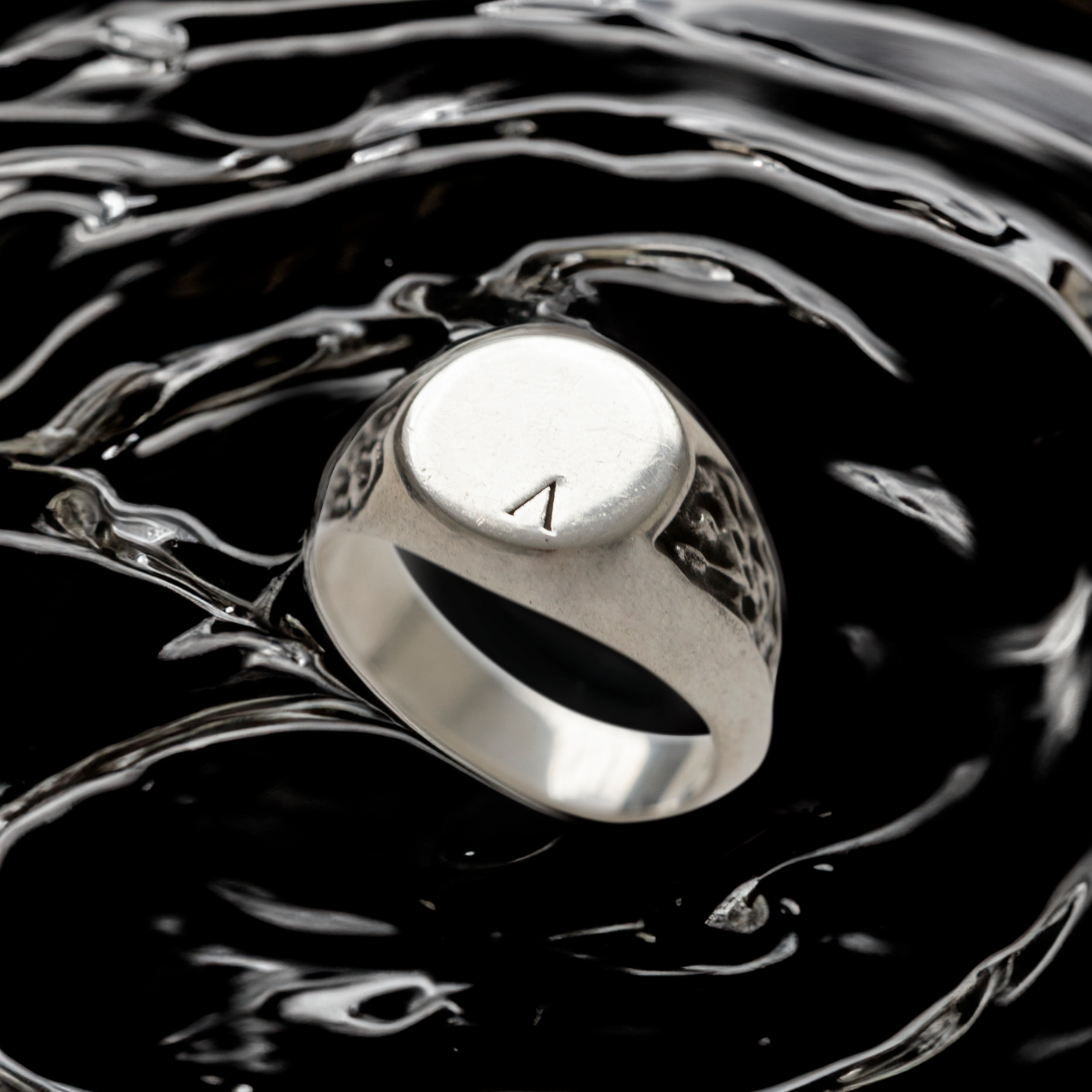 Drip Style Round Signet Ring