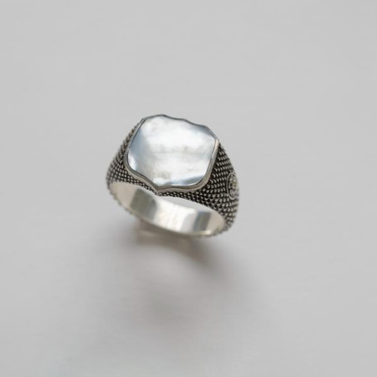 Mother of Pearl Lion Signet Ring