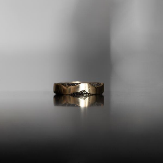 Waves Ring 4mm Band in 10k Gold